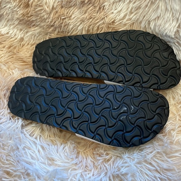 BIRKENSTOCK | Betula | Single Strap Patent Leather White Sandals | Size 38 - Picture 8 of 9